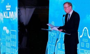 KLM dedicates its Delfts Blue house #103 to “Cas Ecury”